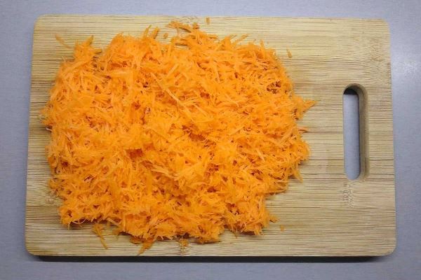 Морковные котлеты с сыром на сковороде