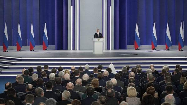 Путин признался, что сам с трудом бы дослушал послание длиной два часа
