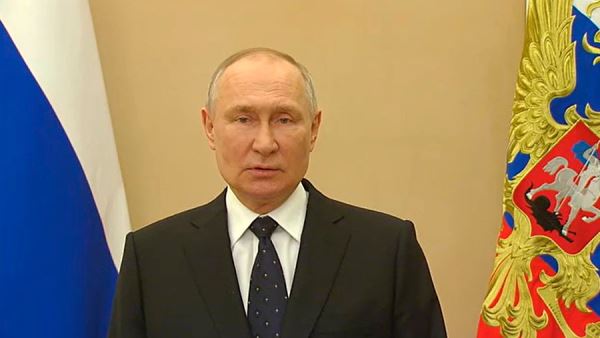 Владимир Путин поздравил россиян с Днем защитника Отечества<br />
